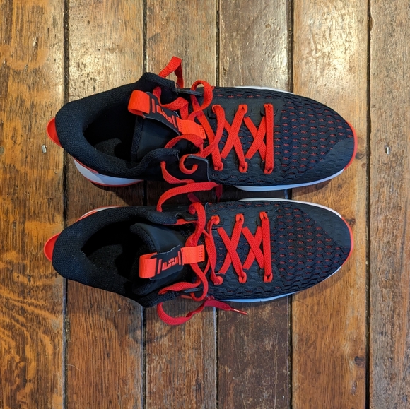 Nike LeBron Witness V - Picture 2 of 10